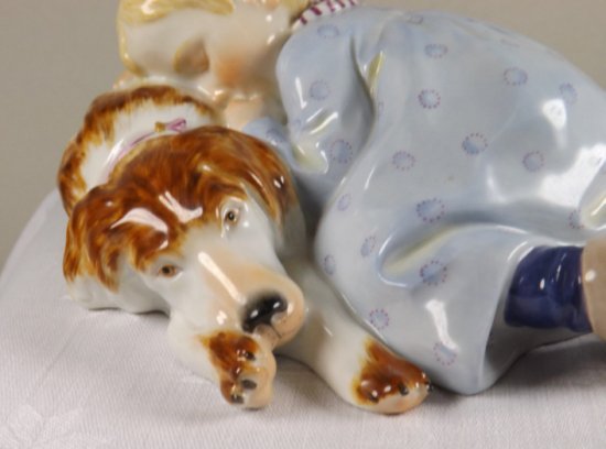 279	マイセン meissen　ヘンチェル人形 眠る少年と犬
