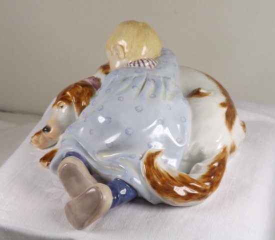 279	マイセン meissen　ヘンチェル人形 眠る少年と犬
