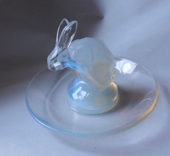 309	ルネ・ラリック　灰皿　乳白色のウサギ