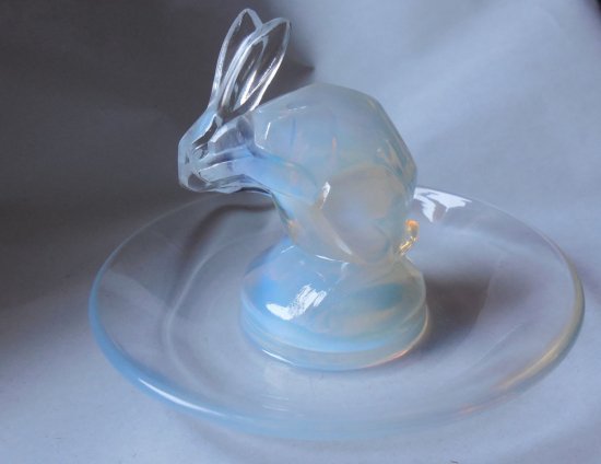 309	ルネ・ラリック　灰皿　乳白色のウサギ