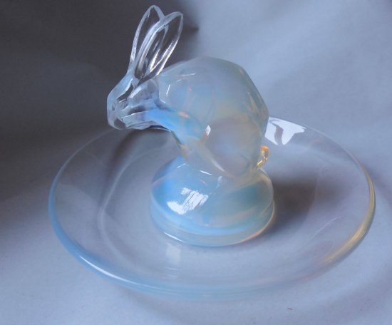 309	ルネ・ラリック　灰皿　乳白色のウサギ