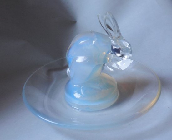 309	ルネ・ラリック　灰皿　乳白色のウサギ