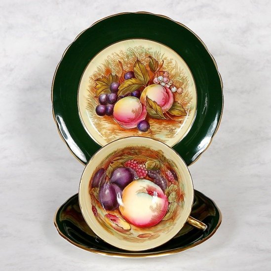 235 エインズレイ　D. Jones ダークグリーン果樹園　プレート＆カップ３点セット