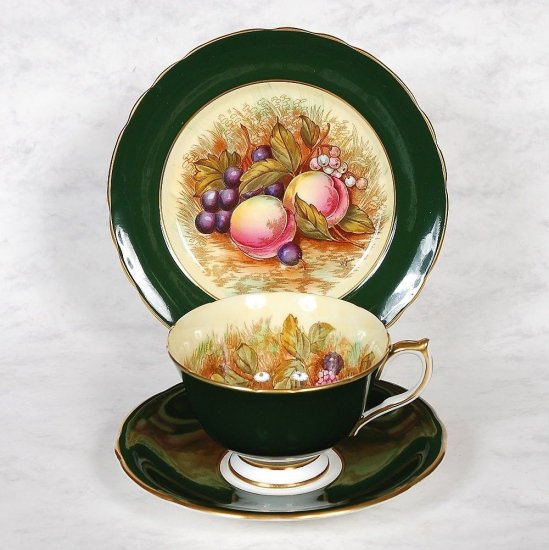 235 エインズレイ　D. Jones ダークグリーン果樹園　プレート＆カップ３点セット