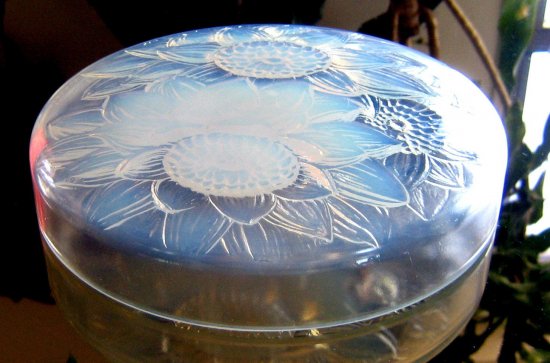 ルネ・ラリック　３つのダリアの花のボックス　”Trois Dahlias”　1922年