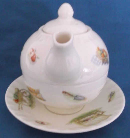 237 エインズレイ　（AYNSLEY）キッチンガーデン　ティーカップ＆ソーサーとポットの３点セット