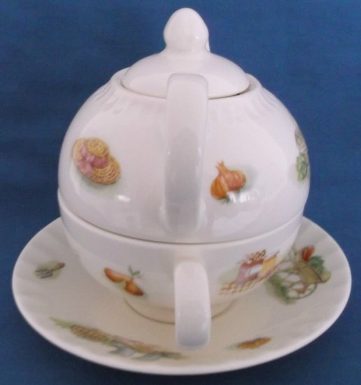 237 エインズレイ　（AYNSLEY）キッチンガーデン　ティーカップ＆ソーサーとポットの３点セット