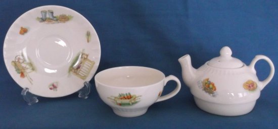 237 エインズレイ　（AYNSLEY）キッチンガーデン　ティーカップ＆ソーサーとポットの３点セット