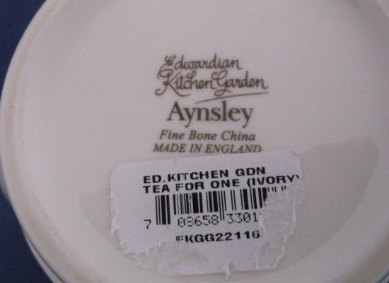 237 エインズレイ　（AYNSLEY）キッチンガーデン　ティーカップ＆ソーサーとポットの３点セット
