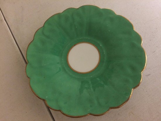 238　エインズレイ　ボーンチャイナ　蝶の持ち手のついたグリーンの足付きカップ＆ソーサー