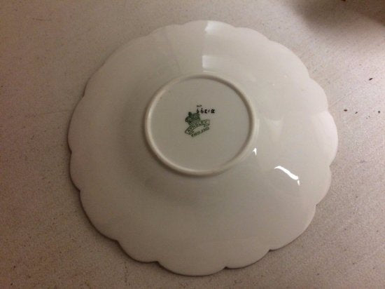 239　エインズレイ　ボーンチャイナ　蝶の持ち手のついたパープルの足付きカップ＆ソーサー