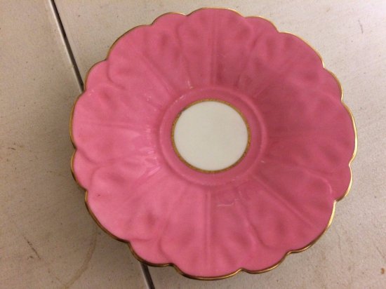 240　エインズレイ　ボーンチャイナ　蝶の持ち手のついたピンクの足付きカップ＆ソーサー