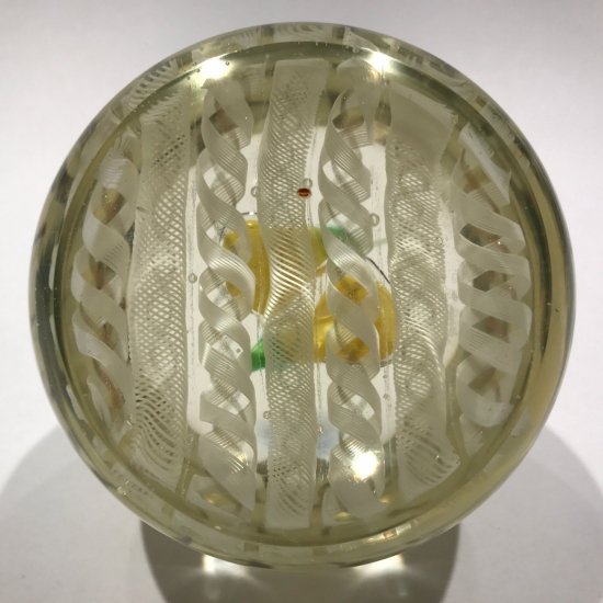 642　ムラーノガラス　アンティーク　洋ナシとホワイトのラッティチーノ模様のアートガラスペーパーウエイト