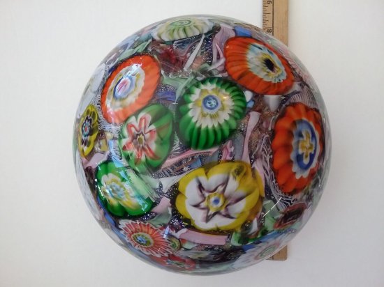 644　ムラーノガラス　アンティーク　ラッティチーノ（latticino）模様のリボン＆デイジーのミルフィオリ　ペーパーウェイト