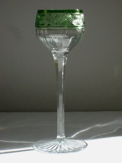 580　バカラ（Baccarat）アールデコ様式　クリアクリスタルとグリーンのアシッド・エッチング・カットのワイングラス　”エンパイア”