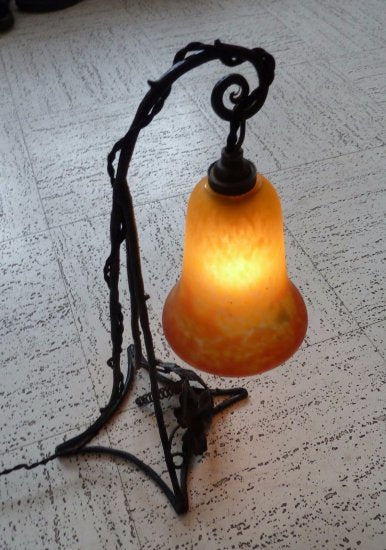 ミューラー兄弟（Muller Freres Luneville）作　アール・ヌーヴォー様式のテーブルランプ