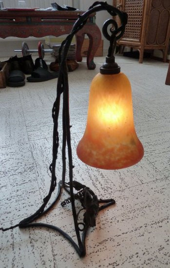 ミューラー兄弟（Muller Freres Luneville）作　アール・ヌーヴォー様式のテーブルランプ