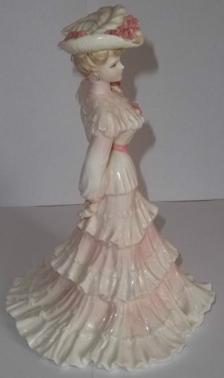 113　【レア・美品】コールポートフィギュア　＂レディ・アリス＂　フィギュリン