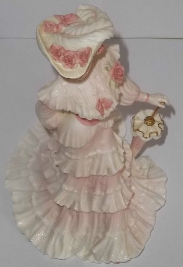 113　【レア・美品】コールポートフィギュア　＂レディ・アリス＂　フィギュリン