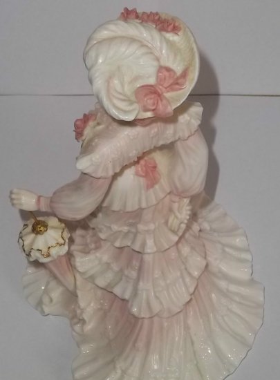 113　【レア・美品】コールポートフィギュア　＂レディ・アリス＂　フィギュリン