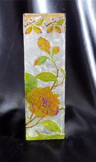 オールドバカラ（Old Baccarat）カメオアートガラスの花瓶　カラフルな百日草の花　エグランチエ