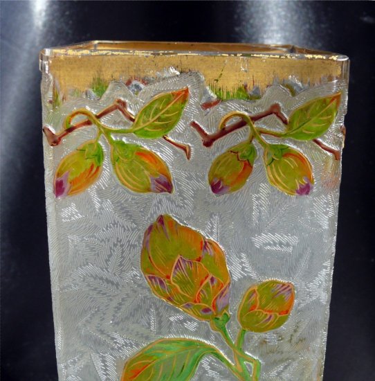 オールドバカラ（Old Baccarat）カメオアートガラスの花瓶　カラフルな百日草の花　エグランチエ