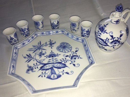 295　マイセン（Meissen）アンティーク　ブルーオニオン　食器セット　シェリーボトル、トレー、カップ（６脚）