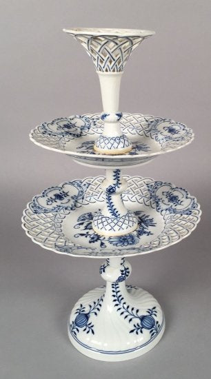 296　マイセン（Meissen）アンティーク　ブルーオニオン　編み目模様の２層コンポート皿