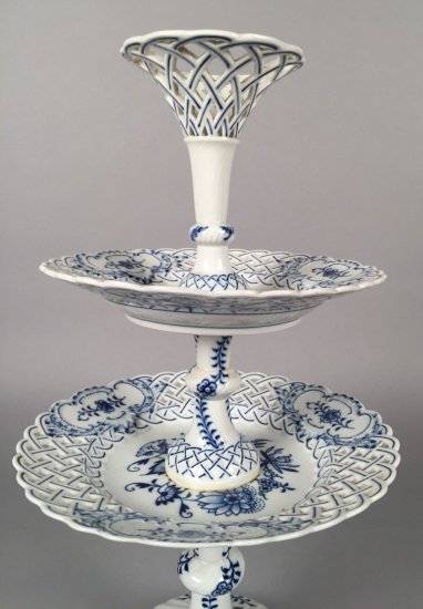 296　マイセン（Meissen）アンティーク　ブルーオニオン　編み目模様の２層コンポート皿