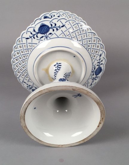 296　マイセン（Meissen）アンティーク　ブルーオニオン　編み目模様の２層コンポート皿
