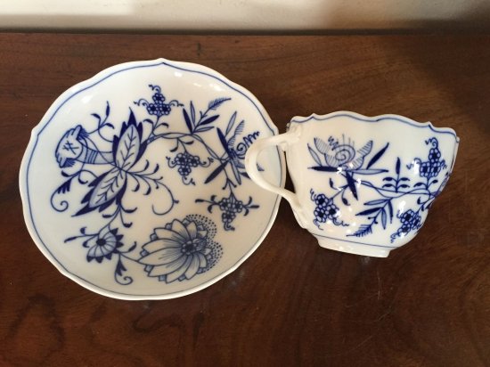 305　マイセン（Meissen）アンティーク　ブルーオニオン　ティーカップ＆ソーサー