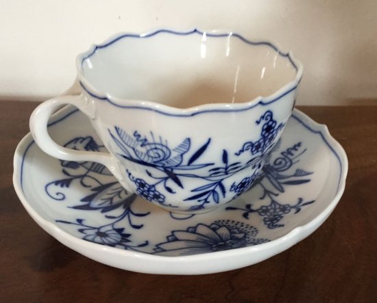 305　マイセン（Meissen）アンティーク　ブルーオニオン　ティーカップ＆ソーサー