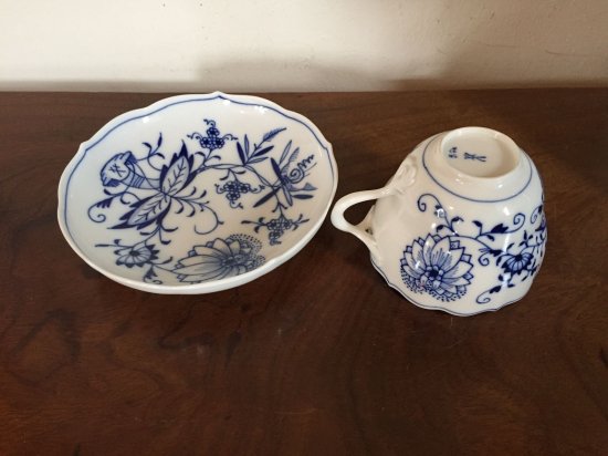 305　マイセン（Meissen）アンティーク　ブルーオニオン　ティーカップ＆ソーサー
