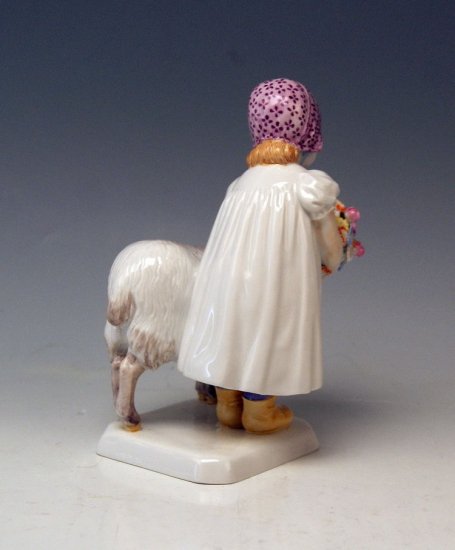 マイセン（Meissen）アンティーク　陶器人形　花を持つ少女と羊　マックス・ボーシュマン（Max Bochmann）デザイン　モデルナンバー73512