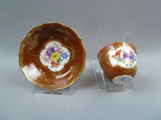 307　マイセン（Meissen）アンティーク　コーヒーカップ＆ソーサー　ファイファー期　茶色地に花束と金装飾　1924-1934年