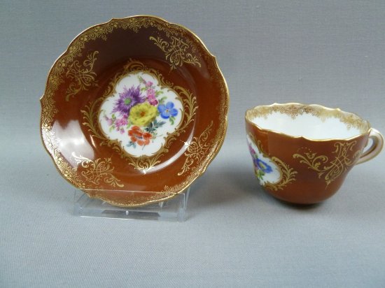 307　マイセン（Meissen）アンティーク　コーヒーカップ＆ソーサー　ファイファー期　茶色地に花束と金装飾　1924-1934年
