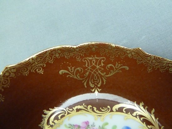 307　マイセン（Meissen）アンティーク　コーヒーカップ＆ソーサー　ファイファー期　茶色地に花束と金装飾　1924-1934年