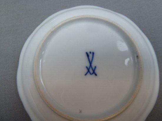 307　マイセン（Meissen）アンティーク　コーヒーカップ＆ソーサー　ファイファー期　茶色地に花束と金装飾　1924-1934年