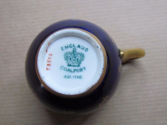 124　コールポート（COALPORT）アンティーク　小さなカップ＆ソーサー　コバルトブルー＆ゴールド