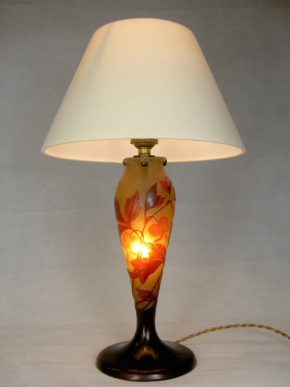 146　エミール・ガレ（Emile Galle）ガラスのランプスタンド　“Fuschias”（フクシャ）　アール・ヌーヴォー　1900年頃