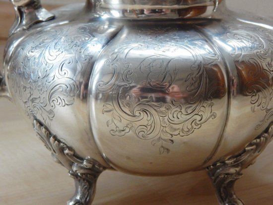 299　アンティーク　イギリス製スターリングシルバーのティーポット　1850年頃