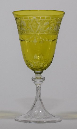 608　バカラ（Baccarat）アンティーク　シャルトルーズ色のカットガラスとクリスタルのワイングラス　1890年頃
