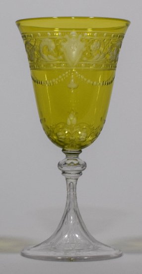608　バカラ（Baccarat）アンティーク　シャルトルーズ色のカットガラスとクリスタルのワイングラス　1890年頃