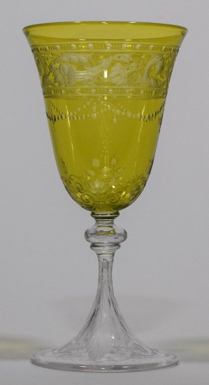 608　バカラ（Baccarat）アンティーク　シャルトルーズ色のカットガラスとクリスタルのワイングラス　1890年頃
