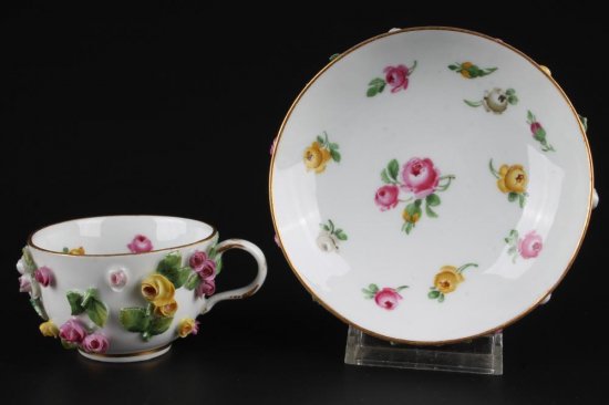 317　マイセン（Meissen）アンティーク　造形シリーズ　バラ飾りのコーヒーカップ＆ソーサー　19世紀