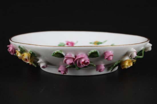 317　マイセン（Meissen）アンティーク　造形シリーズ　バラ飾りのコーヒーカップ＆ソーサー　19世紀