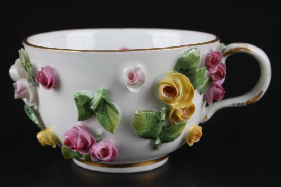 317　マイセン（Meissen）アンティーク　造形シリーズ　バラ飾りのコーヒーカップ＆ソーサー　19世紀