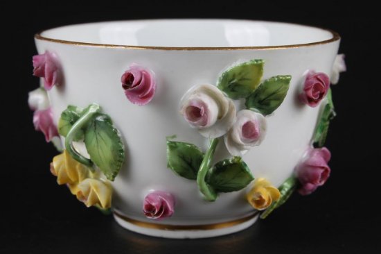 317　マイセン（Meissen）アンティーク　造形シリーズ　バラ飾りのコーヒーカップ＆ソーサー　19世紀