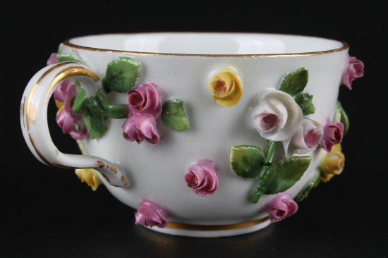 317　マイセン（Meissen）アンティーク　造形シリーズ　バラ飾りのコーヒーカップ＆ソーサー　19世紀