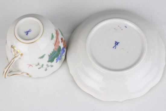 322　マイセン（Meissen）アンティーク　花と蝶図カップ＆ソーサー　シノワズリ